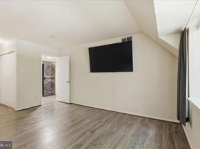 1637 Parkcrest Circle 8E/300, Reston VA 20190