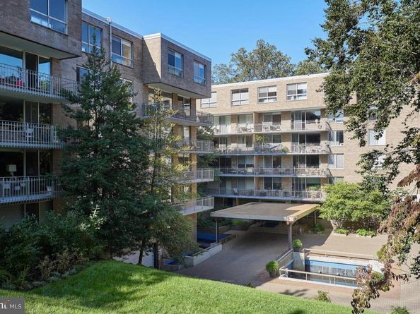 4100 Cathedral Avenue NW 820, Washington DC 20016