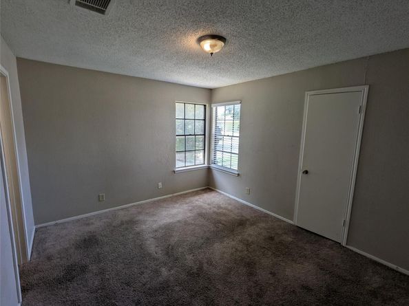 1204 Greenbriar LOOP, Round Rock TX 78664