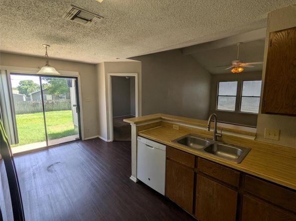 1204 Greenbriar LOOP, Round Rock TX 78664
