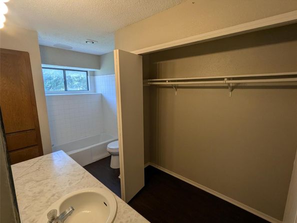 1204 Greenbriar LOOP, Round Rock TX 78664