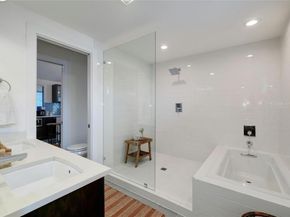 1907 E 14th ST A, Austin TX 78702