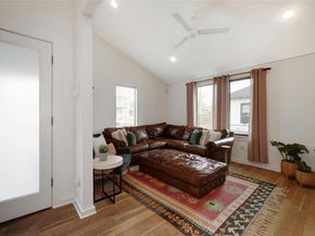 1907 E 14th ST A, Austin TX 78702