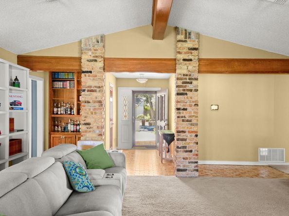 10710 Pinehurst DR, Austin TX 78747