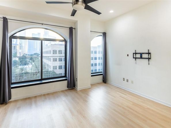 507 Sabine ST 404, Austin TX 78701