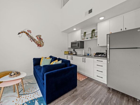 49 Navasota ST 210, Austin TX 78702