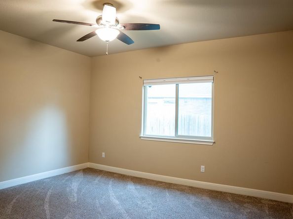 221 Garden Gate LN, Liberty Hill TX 78642