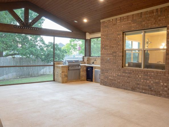 221 Garden Gate LN, Liberty Hill TX 78642