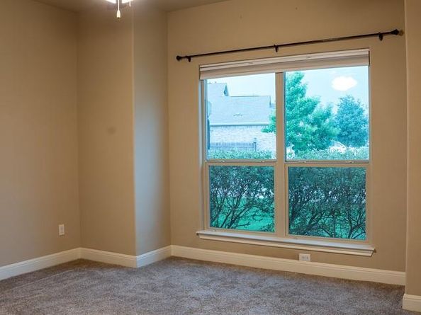 221 Garden Gate LN, Liberty Hill TX 78642
