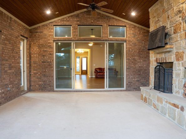 221 Garden Gate LN, Liberty Hill TX 78642