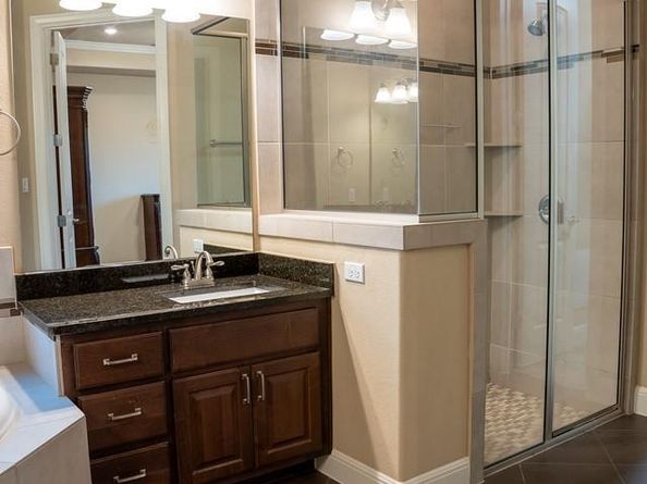 221 Garden Gate LN, Liberty Hill TX 78642