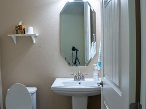 221 Garden Gate LN, Liberty Hill TX 78642