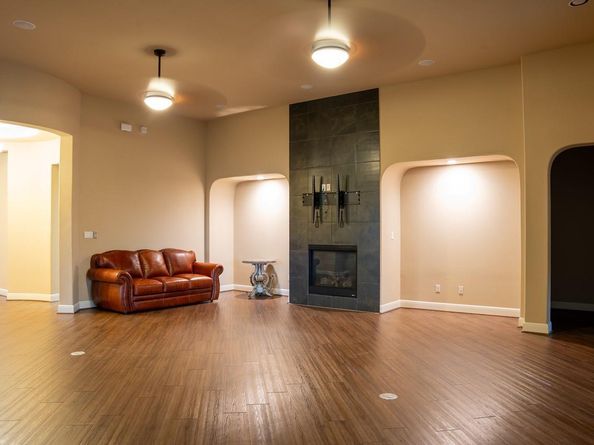 221 Garden Gate LN, Liberty Hill TX 78642