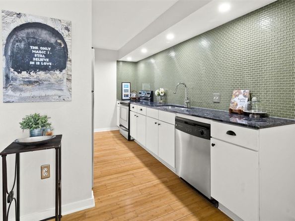 2200 Dickson DR 108, Austin TX 78704