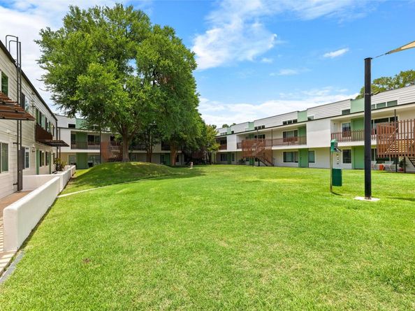 2200 Dickson DR 108, Austin TX 78704