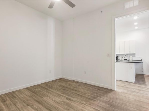 4801 Springdale RD 1005, Austin TX 78723