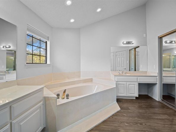 11310 Spicewood Club DR 21, Austin TX 78750