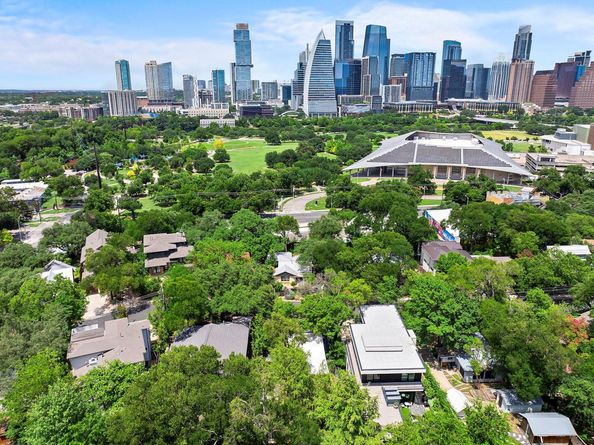 1001 Daniel DR, Austin TX 78704