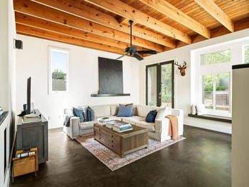1001 Daniel DR