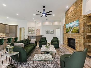 2203 Court Del Rey