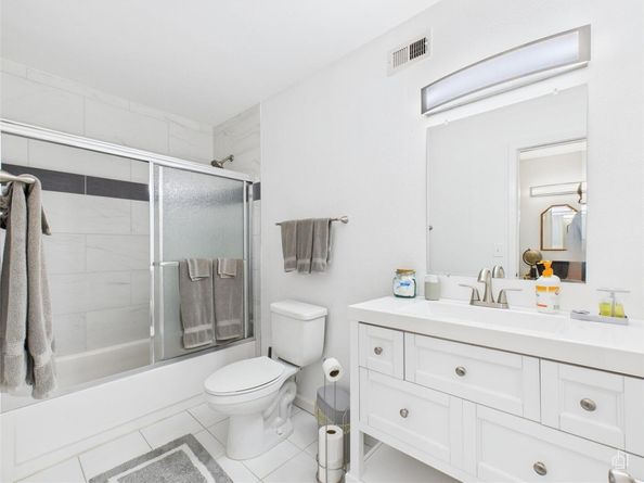 121 Comanche PT, Point Venture TX 78645