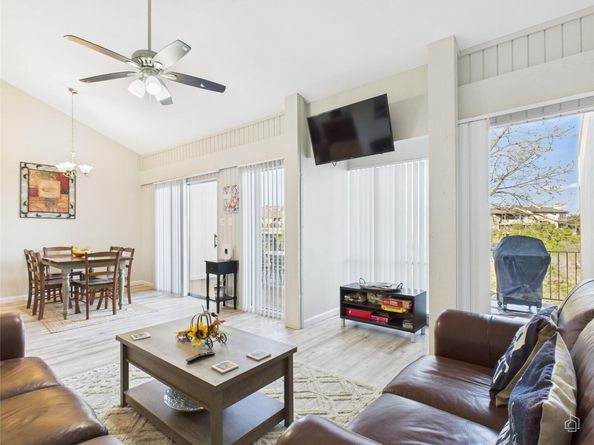 121 Comanche PT, Point Venture TX 78645