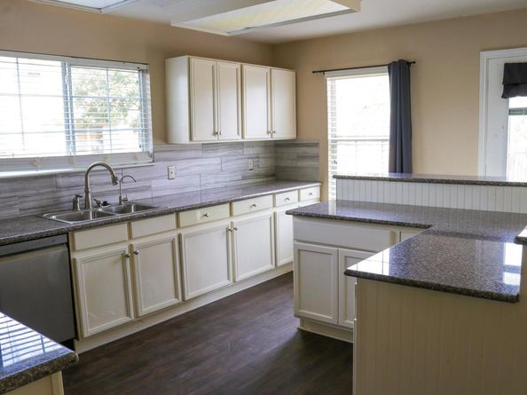 206 Debbie Ann DR, Leander TX 78641