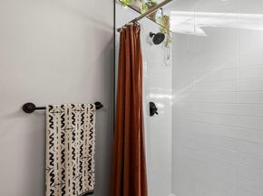 7525 Delafield LN B, Austin TX 78752