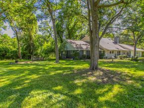 1905 Great Oaks DR, Round Rock TX 78681