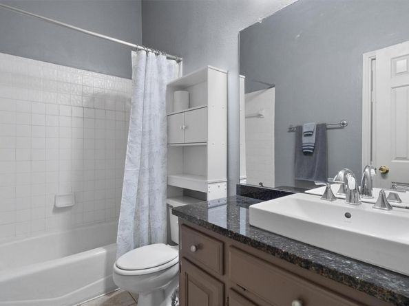 914 W 26th ST 301, Austin TX 78705