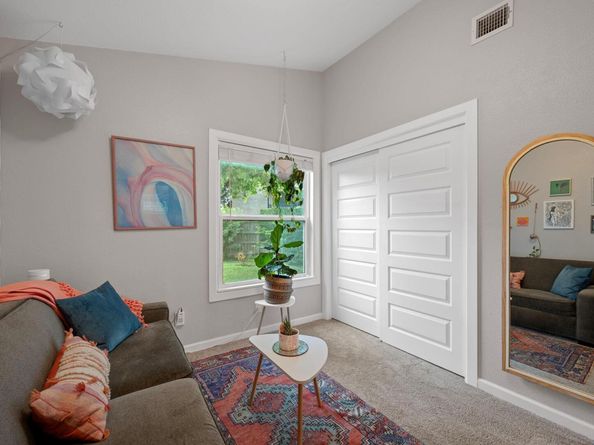 1307 E Saint Johns Ave B, Austin TX 78752