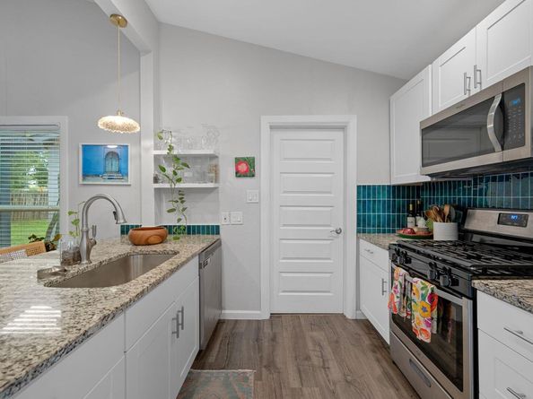 1307 E Saint Johns Ave B, Austin TX 78752