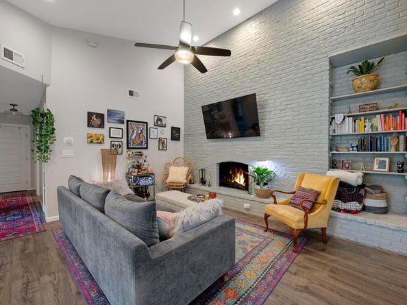 1307 E Saint Johns Ave B, Austin TX 78752