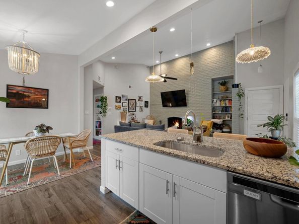 1307 E Saint Johns Ave B, Austin TX 78752