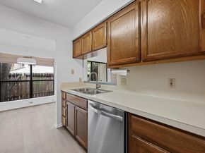 3801 Menchaca RD 6, Austin TX 78704