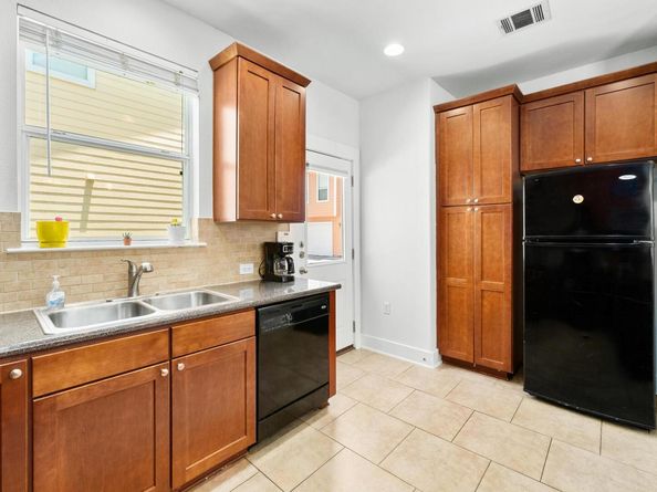 1601 Miriam Ave 100, Austin TX 78702