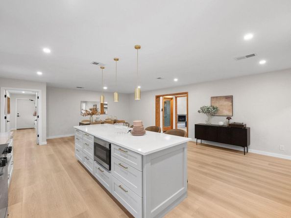 2710 Greenlawn PKWY, Austin TX 78757