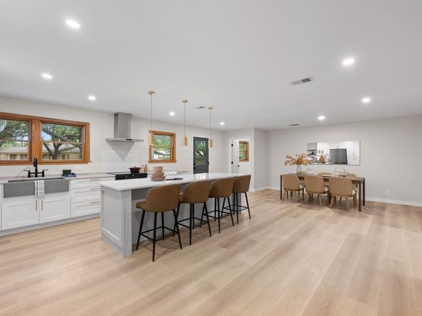 2710 Greenlawn PKWY, Austin TX 78757