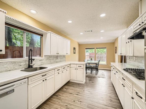 7900 Keneshaw Dr, Austin TX 78745