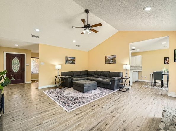 7900 Keneshaw Dr, Austin TX 78745