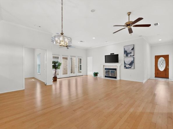 2203 Onion Creek PKWY 8, Austin TX 78747