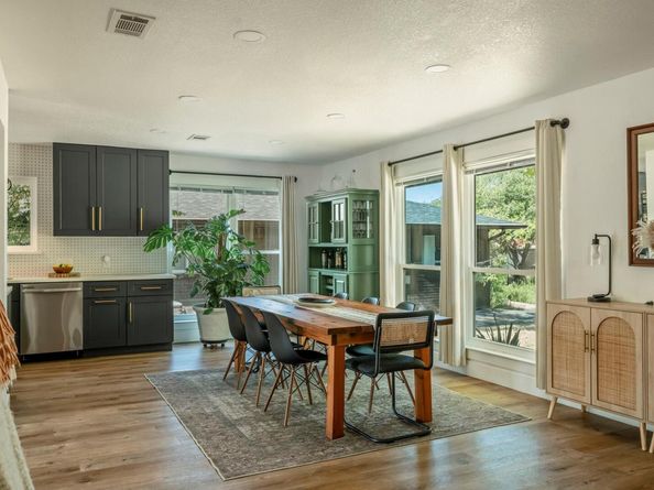 7305 Meadowood DR, Austin TX 78723