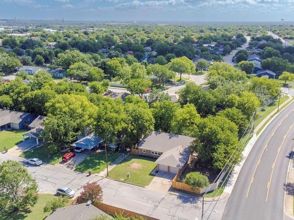 1800 Nicole CIR A & B, Round Rock TX 78664
