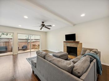 2704 San Pedro ST