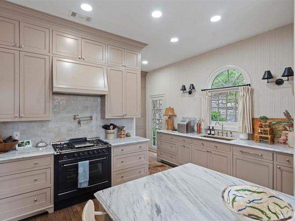 6203 Ledge Mountain DR, Austin TX 78731