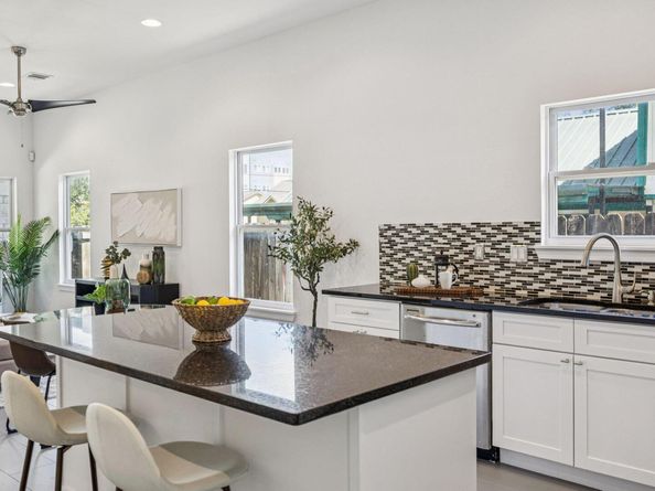 1702 Miriam Ave, Austin TX 78702