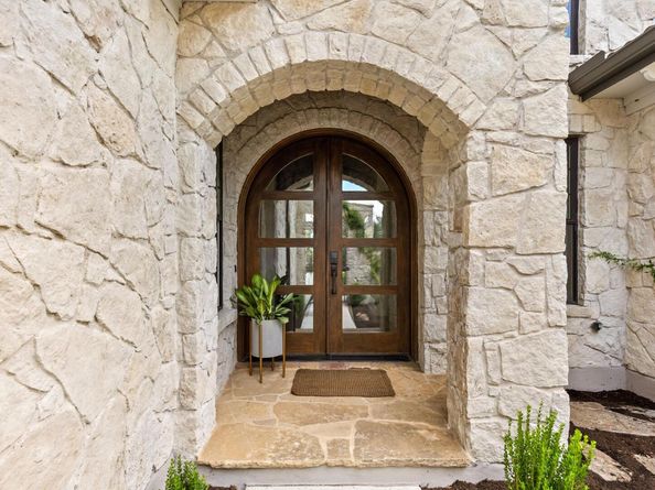 8217 Carranzo DR W, Austin TX 78735