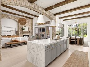 8217 Carranzo DR W, Austin TX 78735