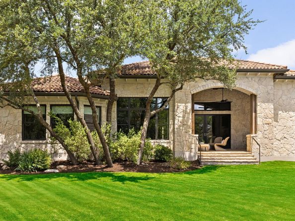8217 Carranzo DR W, Austin TX 78735