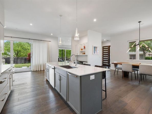 2500 Cedarview DR, Austin TX 78704